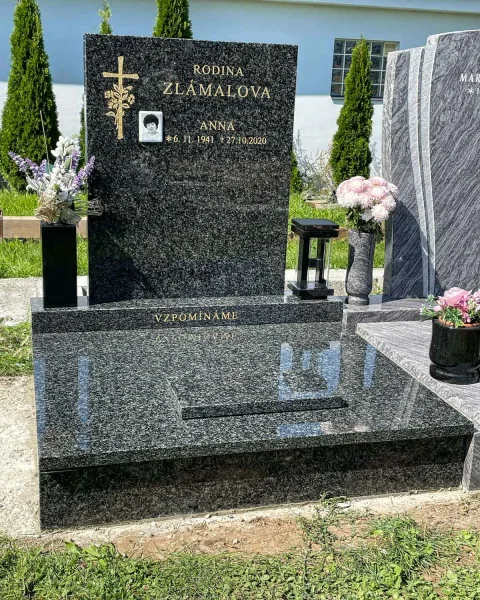Urnový hrob – ukázka realizace Kamenictví ONYX