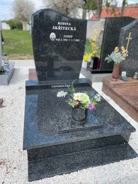 Urnový hrob – ukázka realizace Kamenictví ONYX