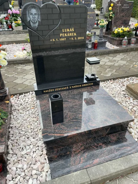 Urnový hrob – ukázka realizace Kamenictví ONYX