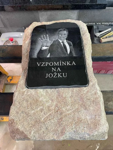 Gravírování do kamene – ukázka práce Kamenictví ONYX