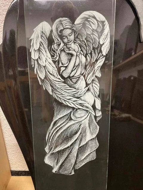 Gravírování do kamene – ukázka práce Kamenictví ONYX