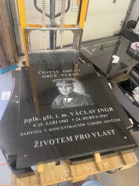 Gravírování do kamene – ukázka práce Kamenictví ONYX