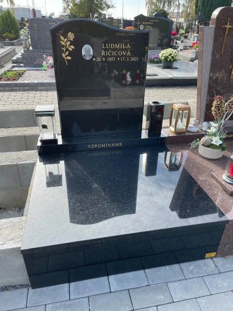 Urnový hrob – ukázka realizace Kamenictví ONYX