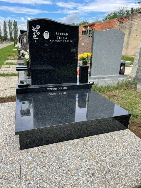 Urnový hrob – ukázka realizace Kamenictví ONYX