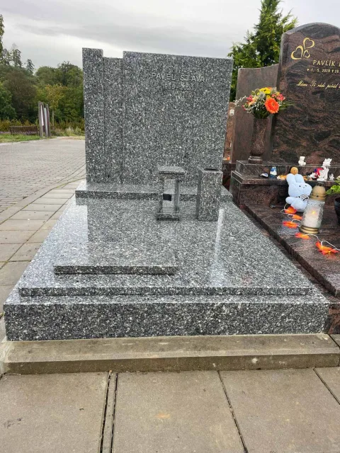 Urnový hrob – ukázka realizace Kamenictví ONYX